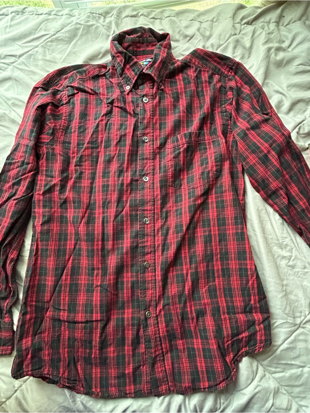 💚3/$25 Alexander Julian Small Red and Black Plaid Button-Down Shirt